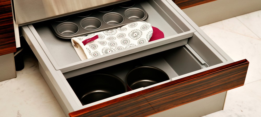 Заполнение кухонного ящика в стиле минимализм