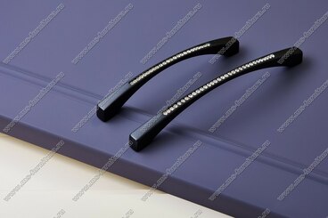 Ручка-скоба 160 мм матовый черный с белыми стразами 5472-012/06 5